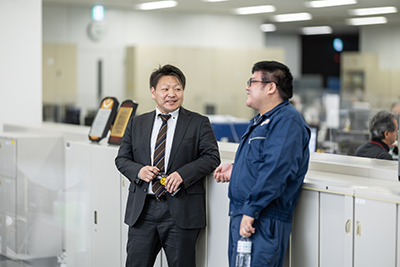 [イメージ] 「またワカサギ釣りに行きたいね」プライベートでも仲良しです。