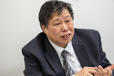 「採用部隊と連携して学校訪問にもよく行きます」という、蓼原サービス担当長。