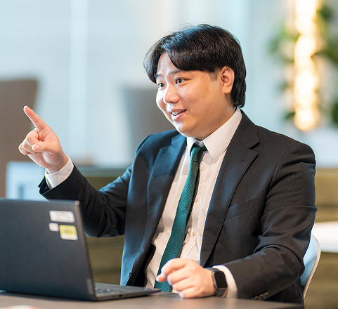 [写真] 社員インタビュー(4)